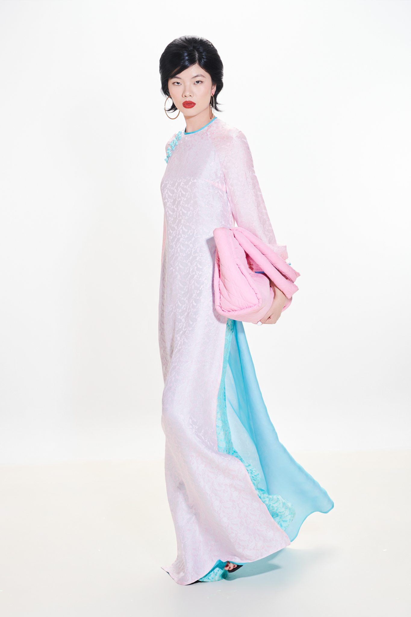 Huy Võ phá nét tinh tế của Áo Dài Madame, với “Bản màu 2024” - 2