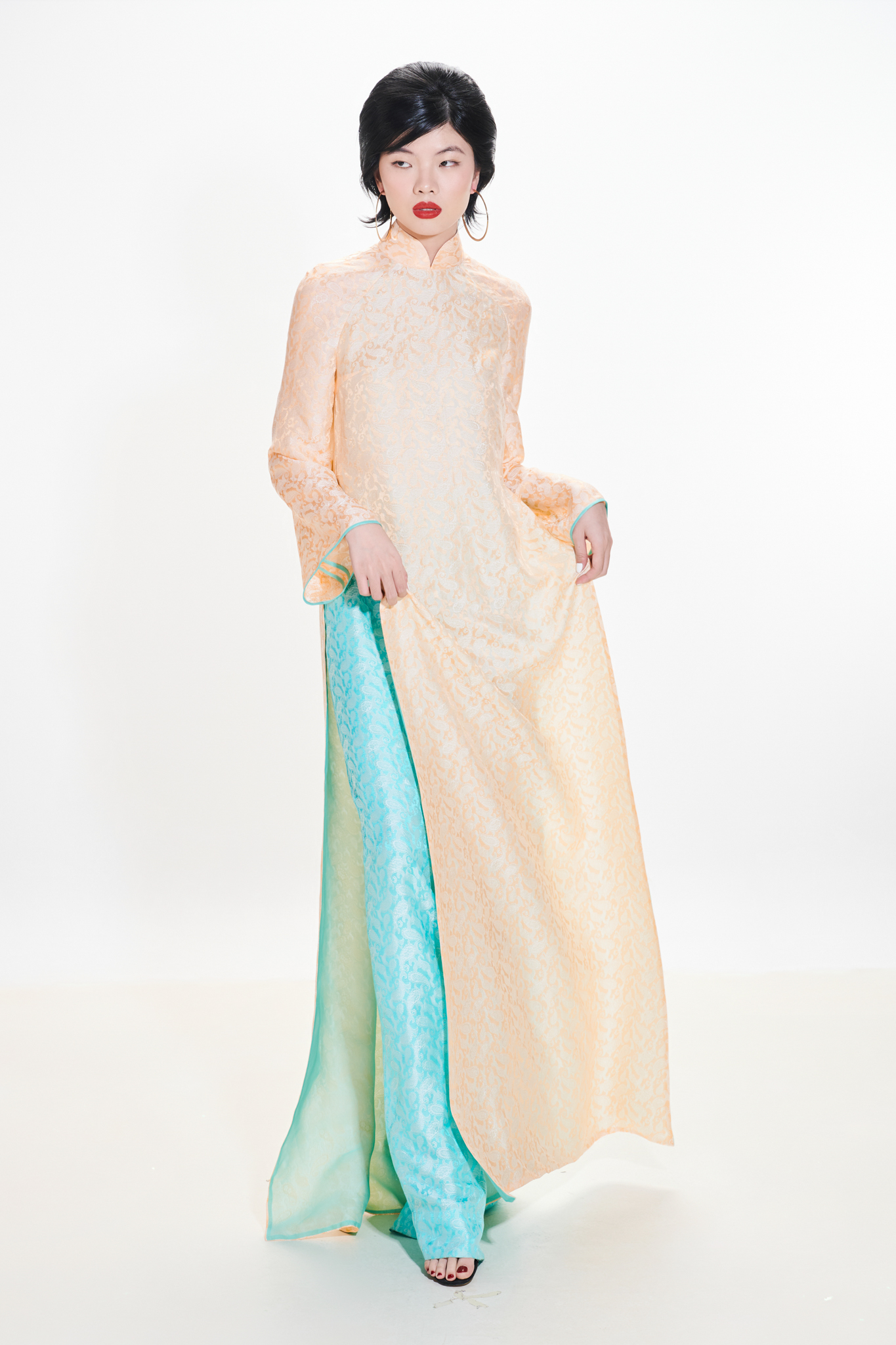 Huy Võ phá nét tinh tế của Áo Dài Madame, với “Bản màu 2024” - 3