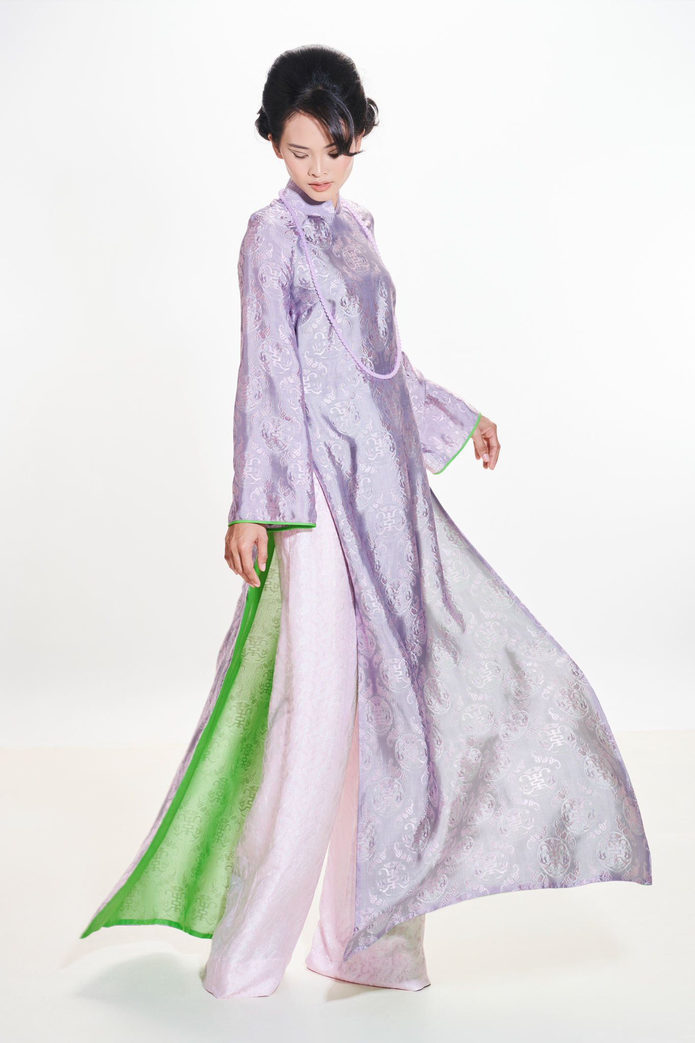 Huy Võ phá nét tinh tế của Áo Dài Madame, với “Bản màu 2024” - 5