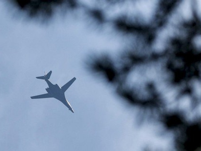 Thế giới - Máy bay ném bom tầm xa B-1B Lancer của Mỹ rơi bên ngoài căn cứ