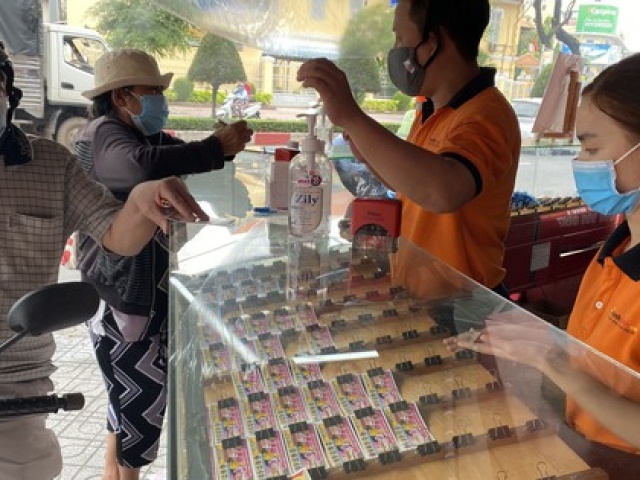 Tin tức trong ngày - Đại lý xổ số miền Nam không được từ chối người bán dạo trả lại vé ế