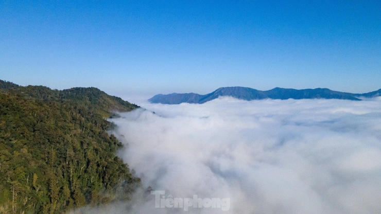 Bồng bềnh 'biển' mây đẹp tựa chốn thiên đường ở miền Tây xứ Nghệ - 1