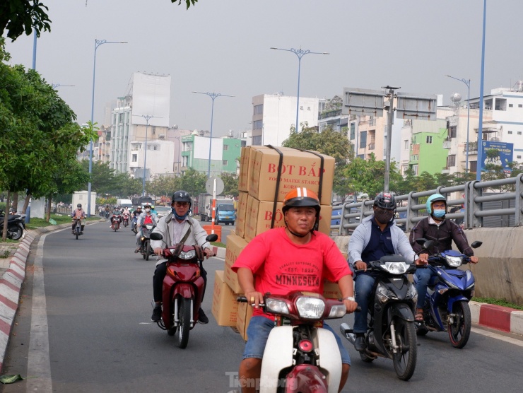 Theo Đài Khí tượng Thủy văn khu vực Nam bộ, thời tiết TPHCM trong những ngày tới sẽ có ít mưa, ban ngày trời nắng nhiều, độ ẩm giảm thấp gây hanh khô.