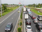 Tin tức trong ngày - Ô tô tông liên hoàn, cao tốc TP.HCM - Trung Lương ùn tắc dài 3km