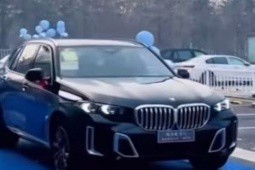 Công ty làm ăn phát đạt, chi 27 tỷ đồng mua 16 xe BMW tặng nhân viên dịp năm mới