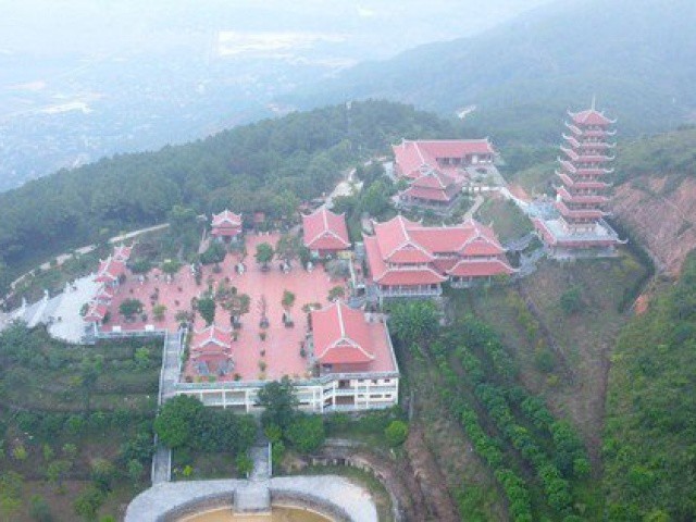 Hùng vĩ ngôi chùa trên đỉnh núi thiêng ở Nghệ An