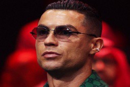 Ronaldo lịch lãm xem boxing với McGregor: Bảnh bao như tài tử, bị đùa sắp về Arsenal