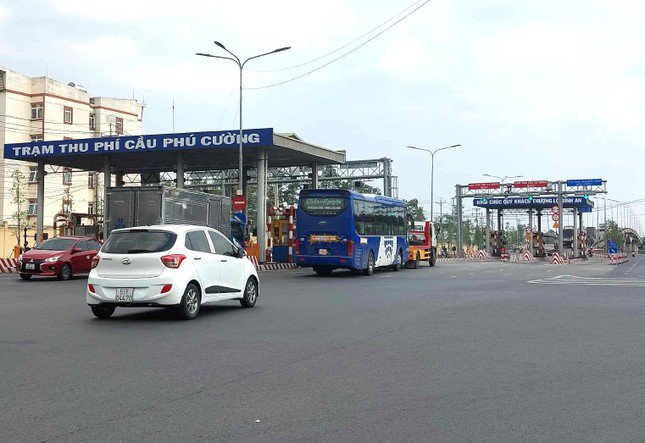 Trạm thu phí cầu Phú Cường (TP.Thủ Dầu Một).