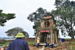 Tin tức trong ngày - Tận thấy 'thần đèn' di dời cổng đền 200 năm tuổi ở Hà Tĩnh