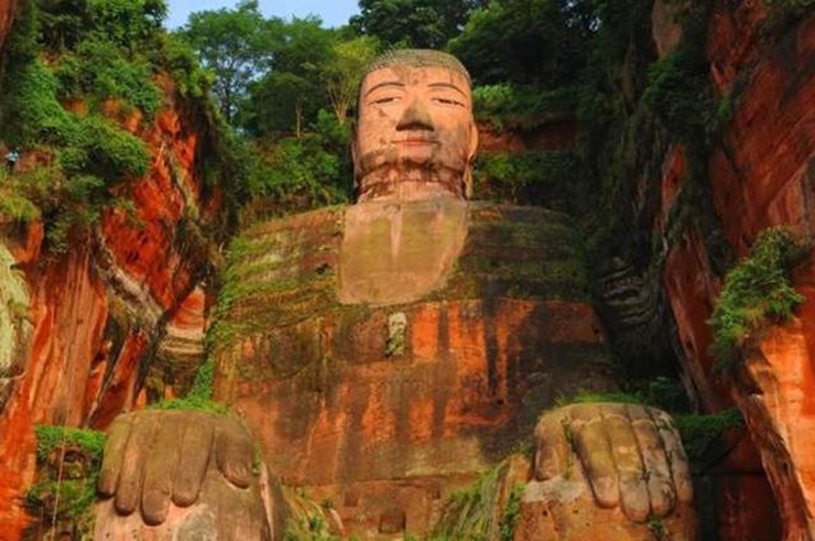 Cánh cửa bí mật trên ngực của tượng Phật khổng lồ - 1