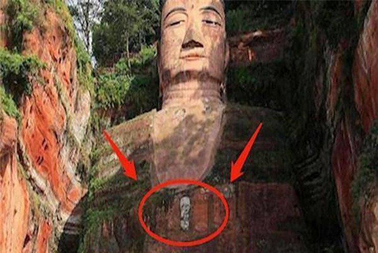 Cánh cửa bí mật trên ngực của tượng Phật khổng lồ - 3