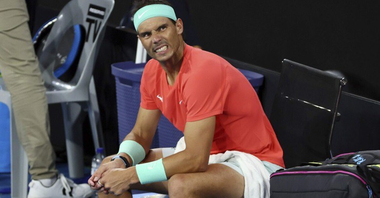 Nadal gặp vấn đề ở đùi trái