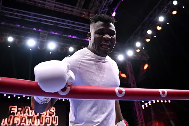 Ngannou thi đấu theo thể thức boxing