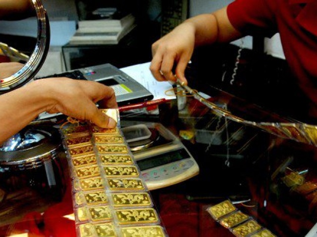 Kinh doanh - Thị trường vàng: Quản thế nào để giá không tăng sốc?