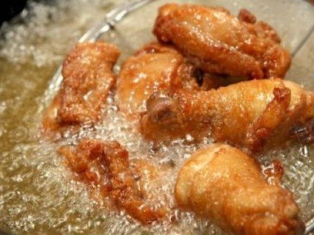 Ẩm thực - Dầu ăn nào có thể chiên, rán tốt nhất cho sức khỏe?