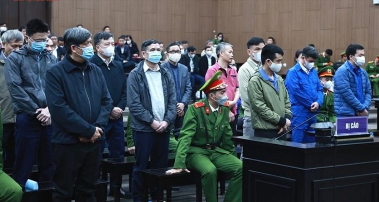 Các bị cáo trong phiên tòa Việt Á. Ảnh: CTV