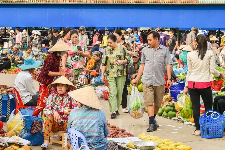 Buổi sớm xôn xao ở ngôi chợ quê bên sông Cái Nhúc - 14