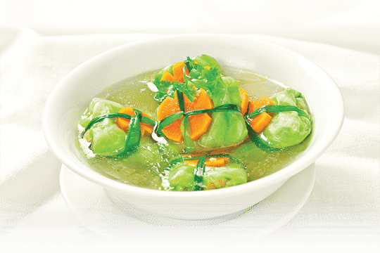 Món canh bắp cải cuộn thịt bằm thơm ngon, đậm vị.