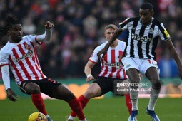 Trực tiếp bóng đá Sunderland - Newcastle: Hậu vệ phản lưới, “Chích chòe“ mở điểm (FA Cup)