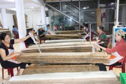 Thị trường - Tiêu dùng - Cận cảnh quy trình sản xuất bánh đa nem – món ăn không thể thiếu trong mâm cỗ Tết