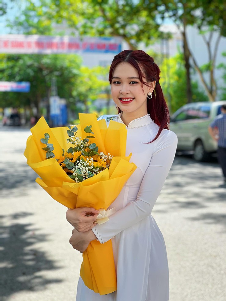 Nguyễn Thảo Vi là nữ MC có tiếng của Đài truyền hình Nghệ An.

