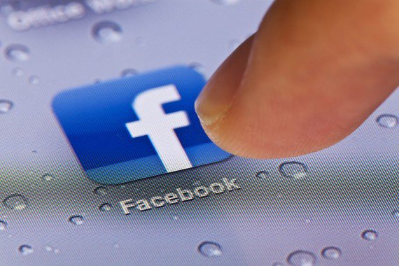 Facebook là một trong những ứng dụng hàng đầu khiến iPhone bị hao pin. Ảnh: Shutterstock