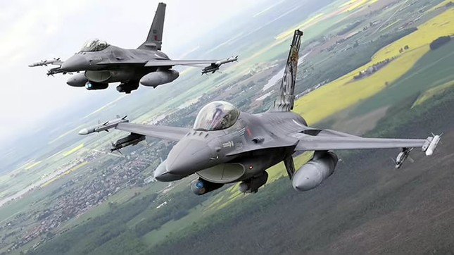 Đan Mạch trì hoãn giao tiêm kích F-16 cho Ukraine? - 1