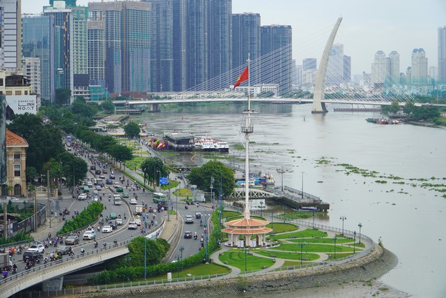 Quan điểm của Sở Giao thông vận tải TP HCM là làm đường ven sông Sài Gòn kết nối lên tận Củ Chi, Tây Ninh.