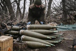 Mỹ “bóng gió“ cắt giảm viện trợ, Ukraine vội giải thích