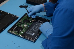 Thời trang Hi-tech - Vội vã tháo gỡ laptop hiện đại từ Huawei và phát hiện điều bất ngờ