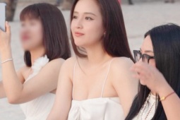 Mai Phương Thúy nổi bật giữa dàn khách ăn cưới khi mặc váy dây khoe dáng đầy đặn