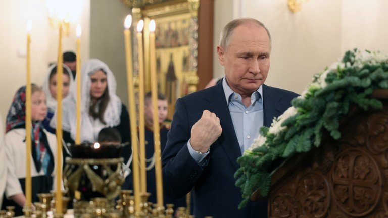 Ông Putin gặp thân nhân các binh sĩ Nga thiệt mạng trong xung đột ở Ukraine (ảnh: RT)