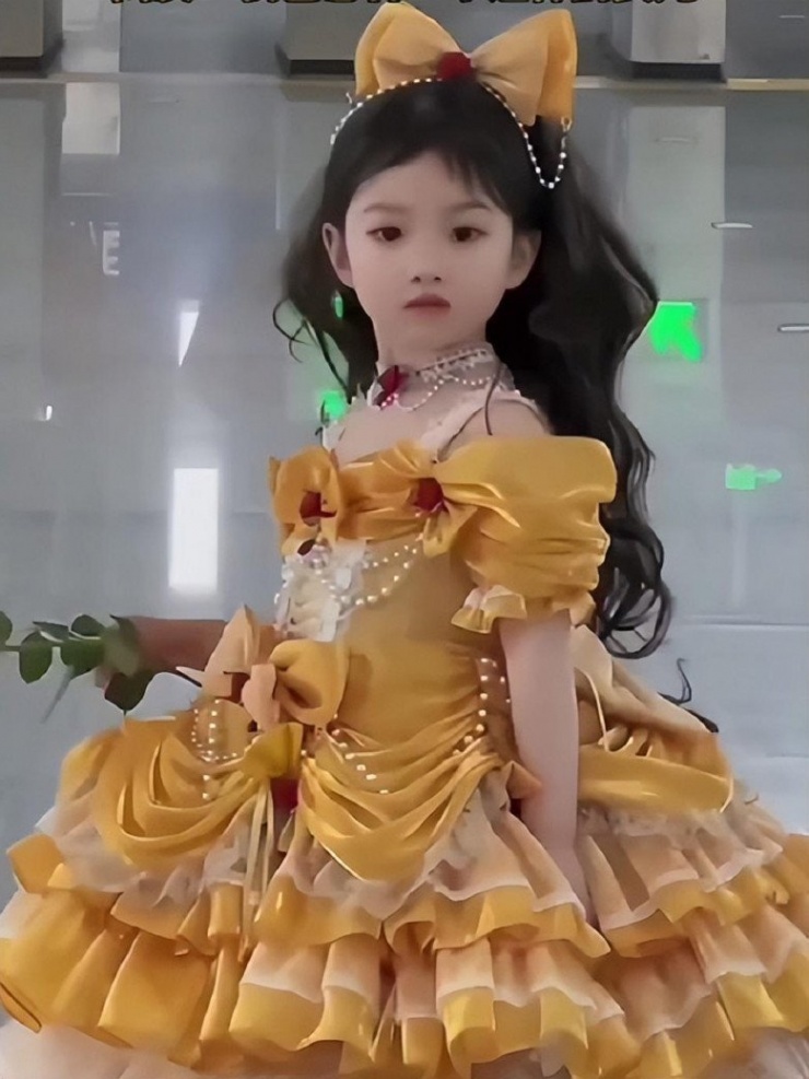 Con gái đi học mẫu giáo được mẹ diện váy công chúa xinh như thiên thần, cô giáo ngay lập tức mời phụ huynh - 3