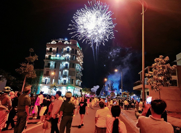 Bình Thuận: Bắn pháo hoa tại 5 điểm trong đêm Giao thừa Giáp Thìn - 1