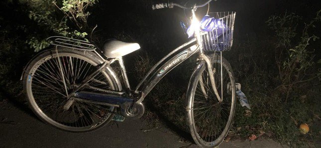 Chiếc xe đạp của cháu A. đi được tìm thấy gần trụ sở công an xã.