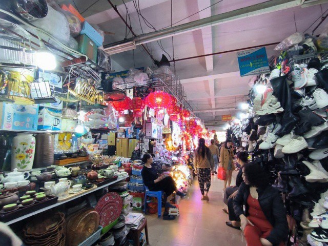 Vì sao chợ truyền thống ế ẩm cận Tết?