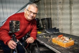 Phi thường - kỳ quặc - Đồ vương trong nhà kho được thu gọn mỗi đêm, đặt camera thì phát hiện khó tin về "cô Tấm"