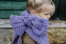 Thời trang - Mẹo thắt khăn quàng thành chiếc nơ to vô cùng điệu đà, tiểu thư