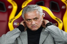 Bóng đá - Tin mới nhất bóng đá tối 8/1: HLV Mourinho bị chỉ trích vì tấm thẻ đỏ