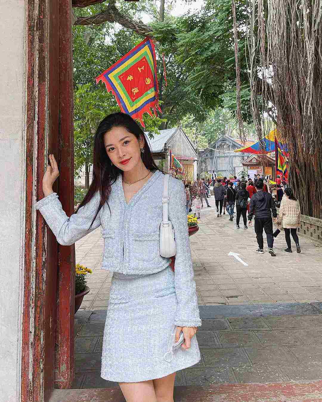 Stylist Hàn Quốc mặc xuyên thấu đi chùa Linh Ứng, gây tranh cãi phải xóa bài đăng - 11