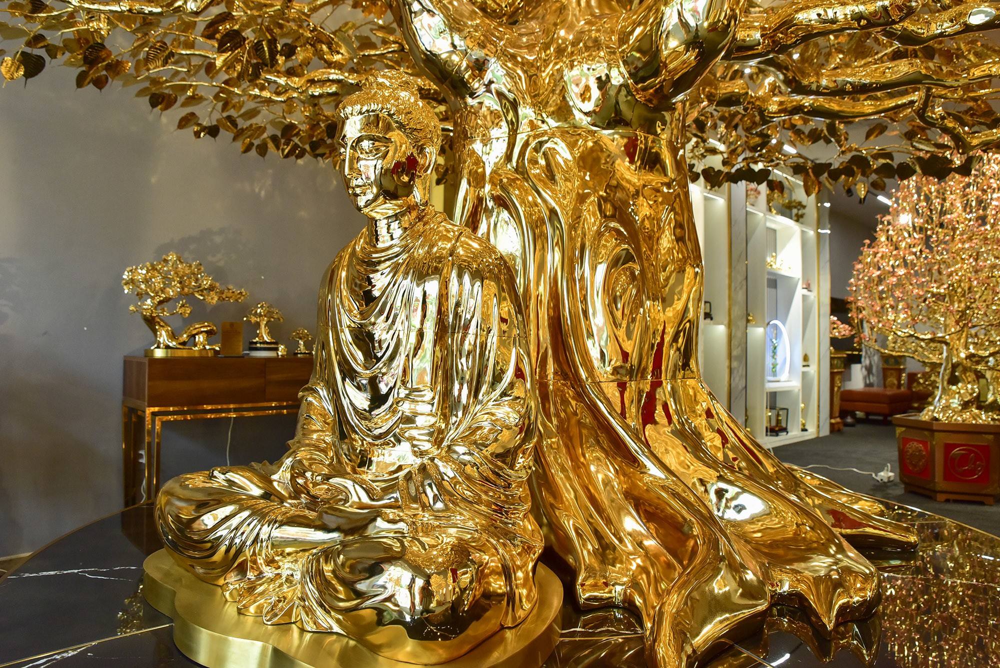 Choáng ngợp cây bồ đề mạ vàng nặng hơn 1 tấn, trị giá hàng chục tỷ đồng - 5