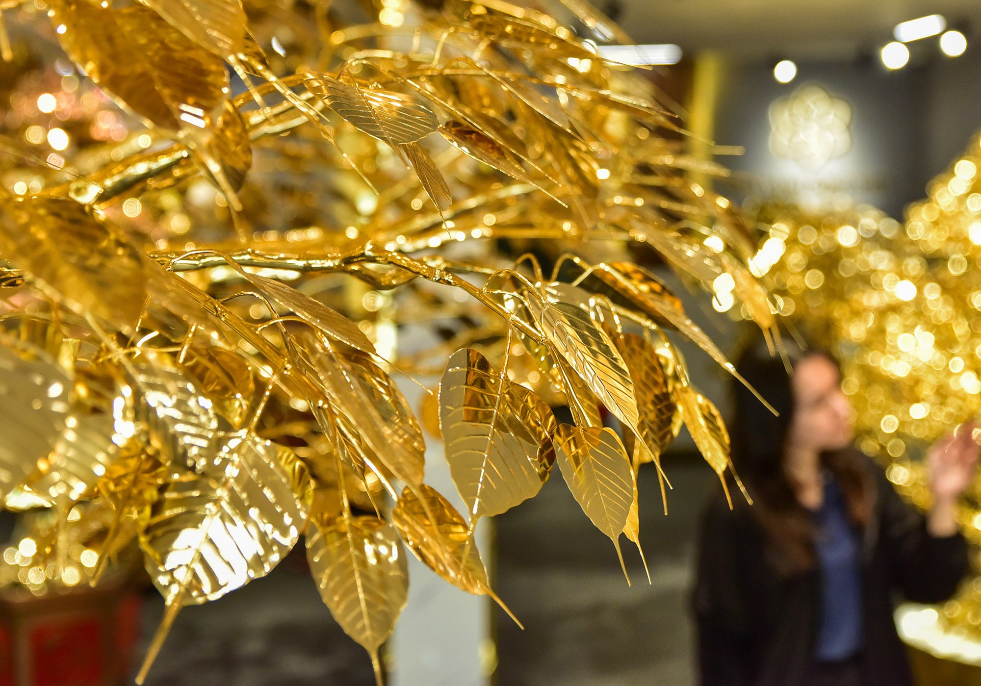 Choáng ngợp cây bồ đề mạ vàng nặng hơn 1 tấn, trị giá hàng chục tỷ đồng - 8