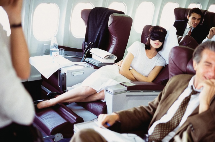 Cách ngủ ngon trên máy bay và tàu hỏa - 1