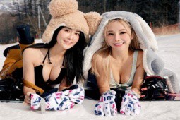 Hai cô gái gây xôn xao MXH với bộ ảnh khoe body hoàn hảo giữa trời tuyết Nhật Bản