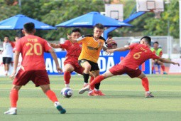 Việt “Quẩy“ làm đối thủ khốn khổ, suýt “vỡ sân“ vì chơi bỏ gôn ở giải sân 7 người