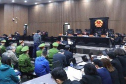Xét xử “đại án Việt Á“: VKS đối đáp, nhắc đến tin nhắn “đếm tiền mòn vân tay”