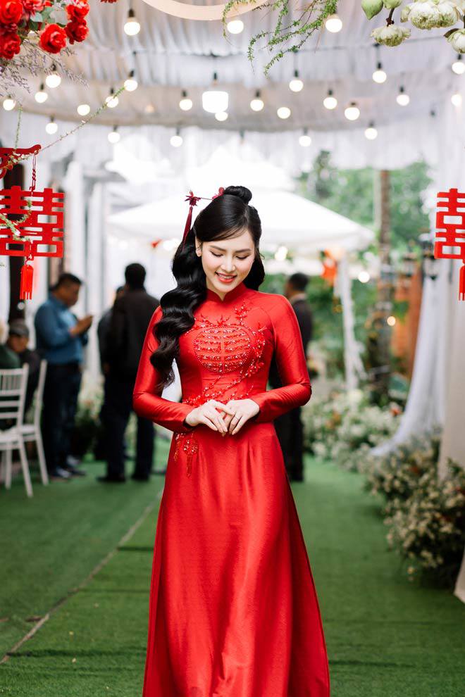 Cô gái nổi nhất mùa World Cup 2018 bất ngờ theo chồng về dinh - 4