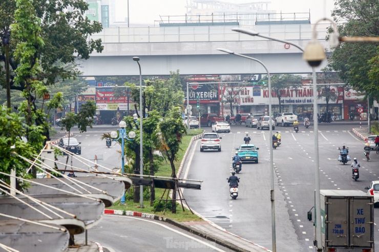 Theo dự kiến, hầm chui qua đường Phạm Văn Đồng nằm trong dự án đầu tư xây dựng đường Hoàng Quốc Việt kéo dài đoạn từ Phạm Văn Đồng đến phố Trần Vỹ có 4 làn xe, tổng mức đầu tư 850 tỉ đồng.