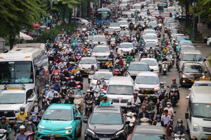 Đề xuất cấm xe tải lưu thông 3 tuyến đường khu vực sân bay Tân Sơn Nhất - 1