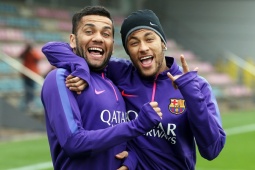 Bóng đá - Tin mới nhất bóng đá tối 10/1: Huyền thoại Barcelona Dani Alves cầu cứu Neymar